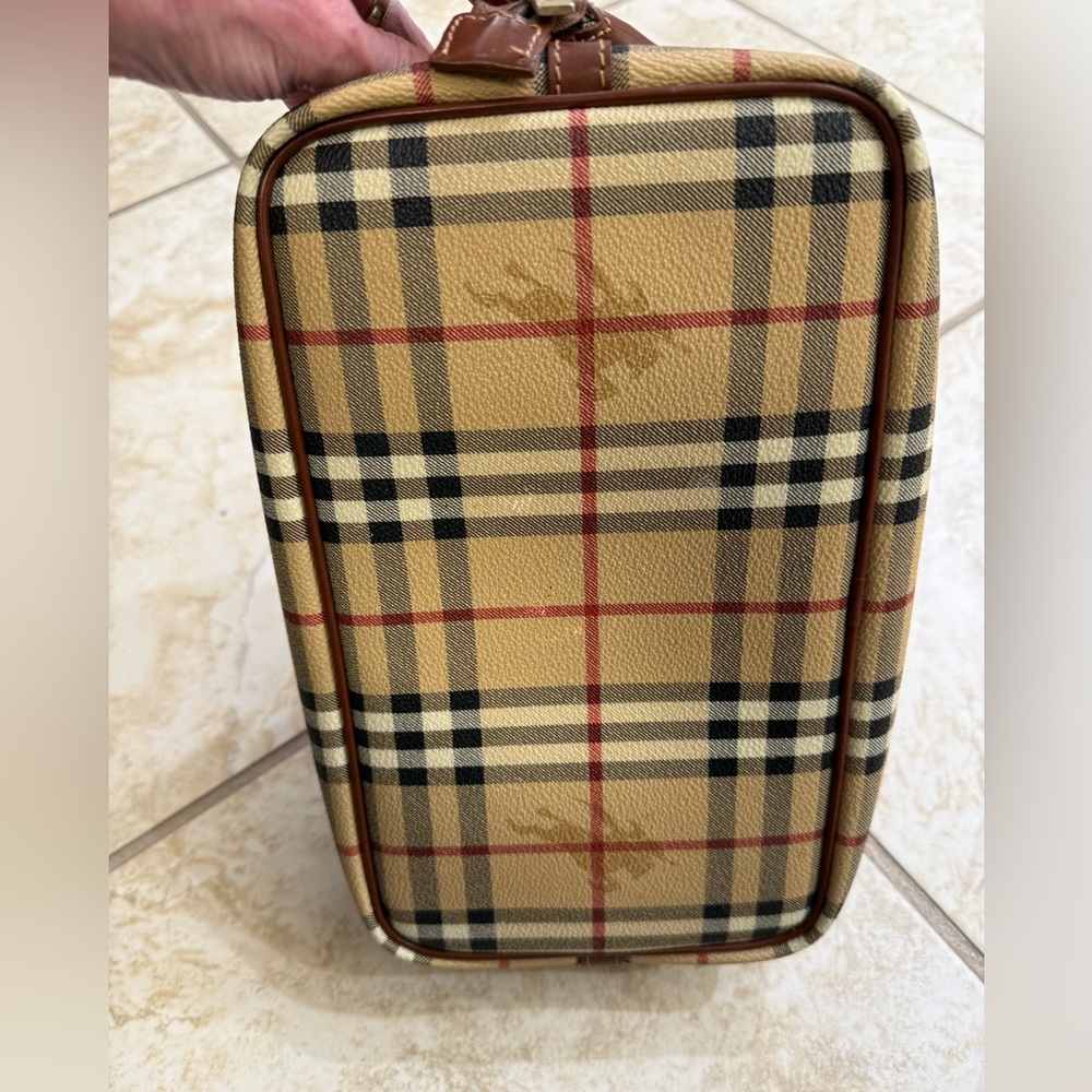 Authentic Vintage Burberry shaving kit (toiletries) in traditional novacheck. - Picture 3 of 14